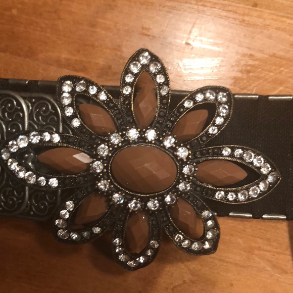Large jeweled belt - Picture 2 of 4